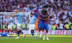 开云体育入口-精妙过人，球员带领球队赢得比赛