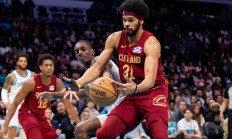 开云体育-热火主场轻松击溃黄蜂，东部联盟领头羊稳坐王座