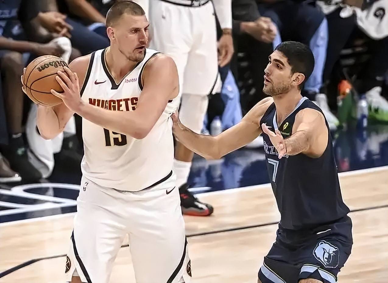 掘金主场击败人，约基奇两双表现