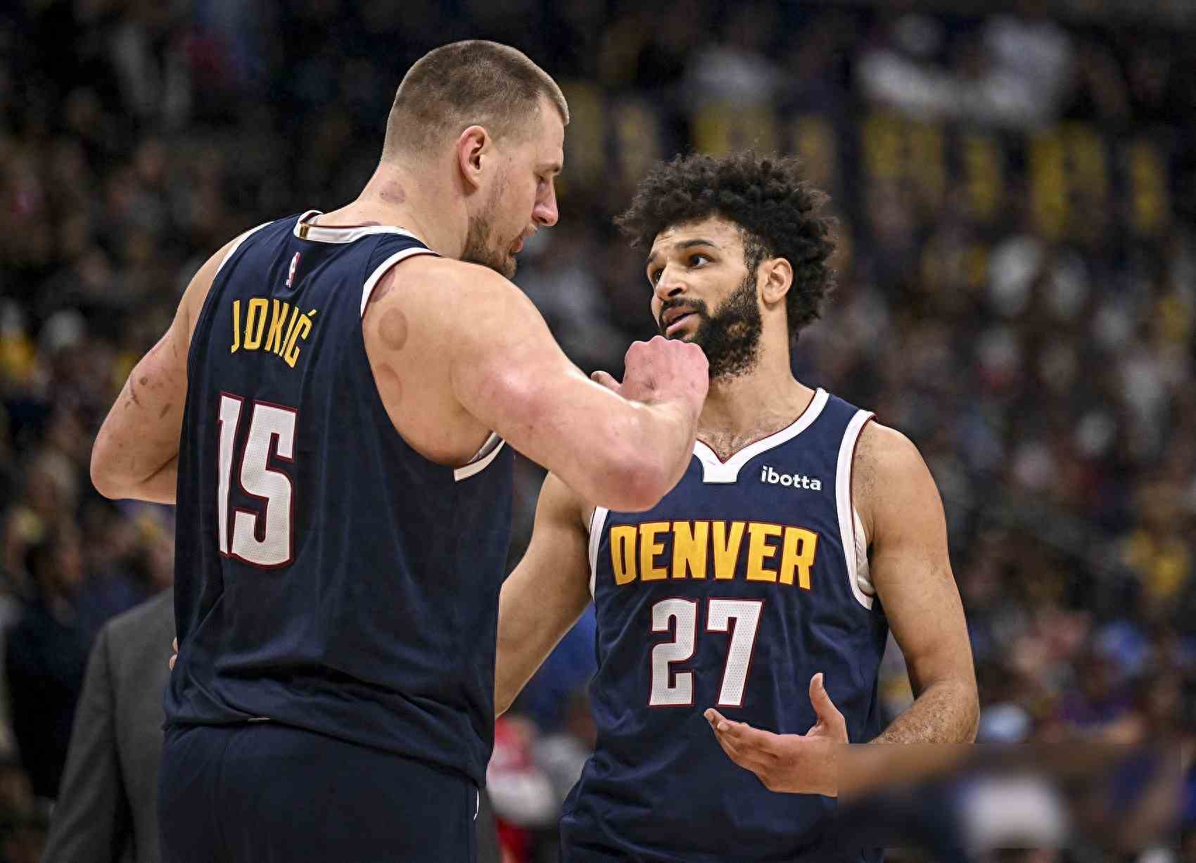 掘金主场击败人，约基奇两双表现