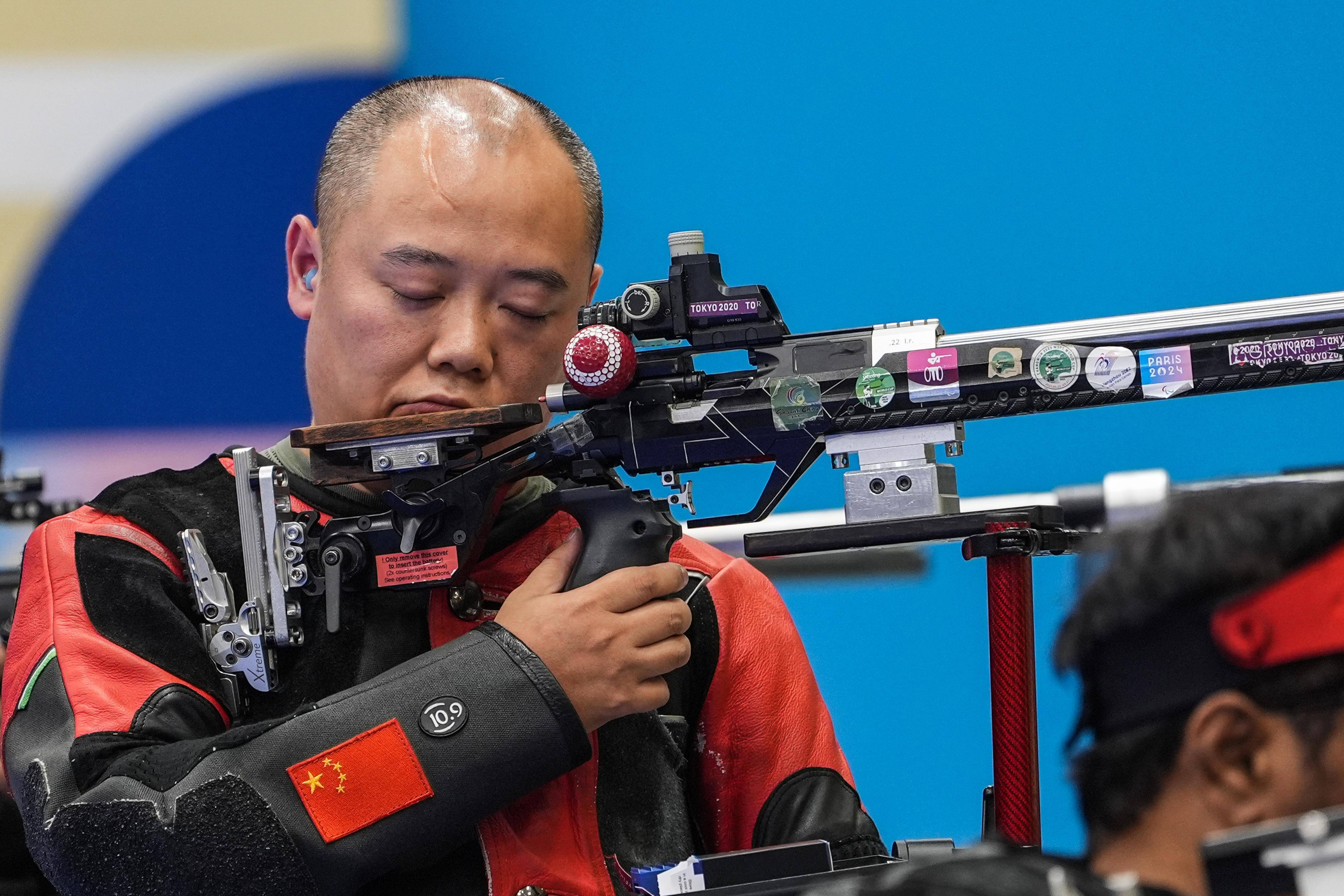 关于精准射门，选手获得男子射击项目冠军的信息