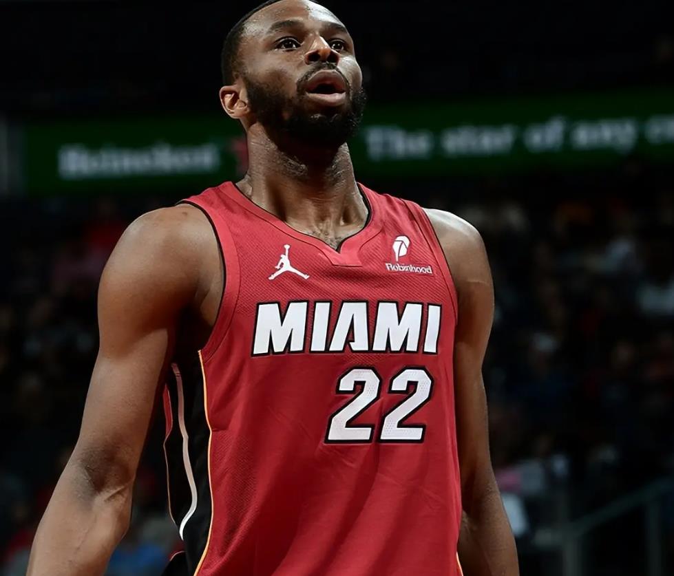 热火主场轻松击溃黄蜂，东部联盟领头羊稳坐王座