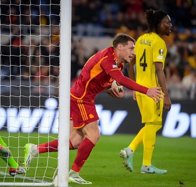 球员实力在场上完全释放出来，对手几乎束手无策！