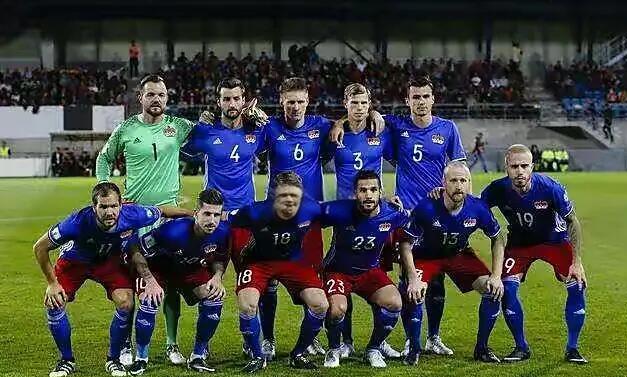 包含拉脱维亚男篮在对抗巴林队中取得压倒性优势的词条