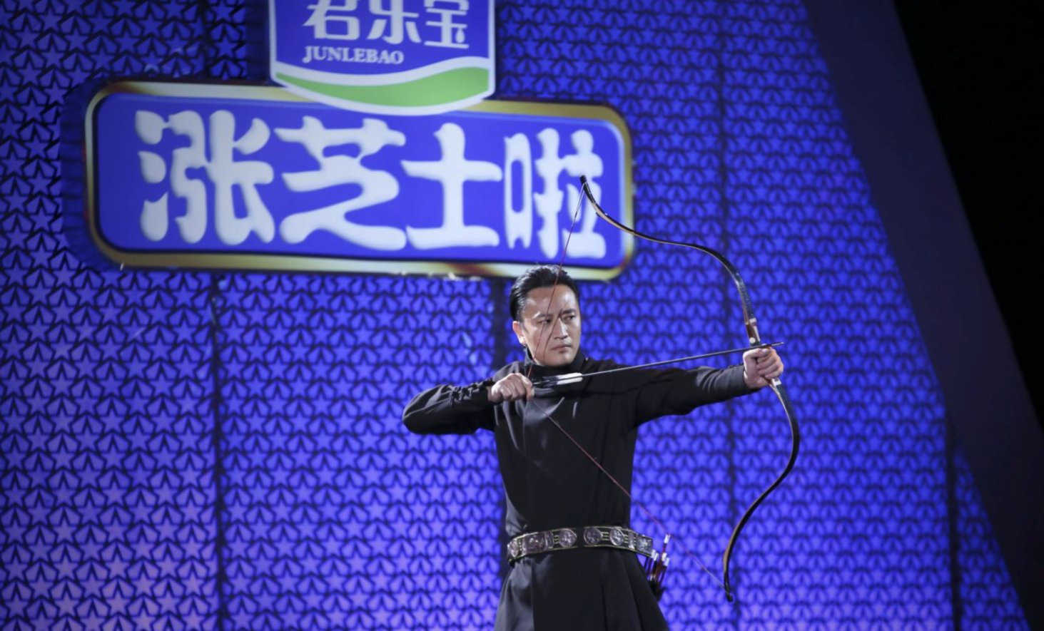 内蒙赤峰暂居联赛榜首，气势如虹力挑王者