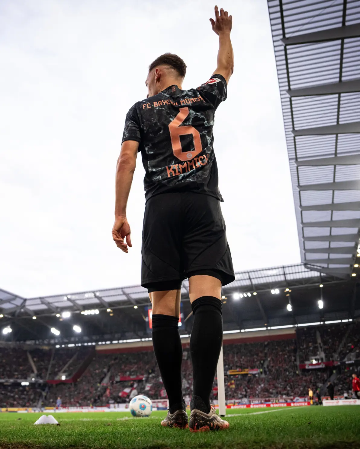 弗赖堡中场球员获得本轮最佳评分