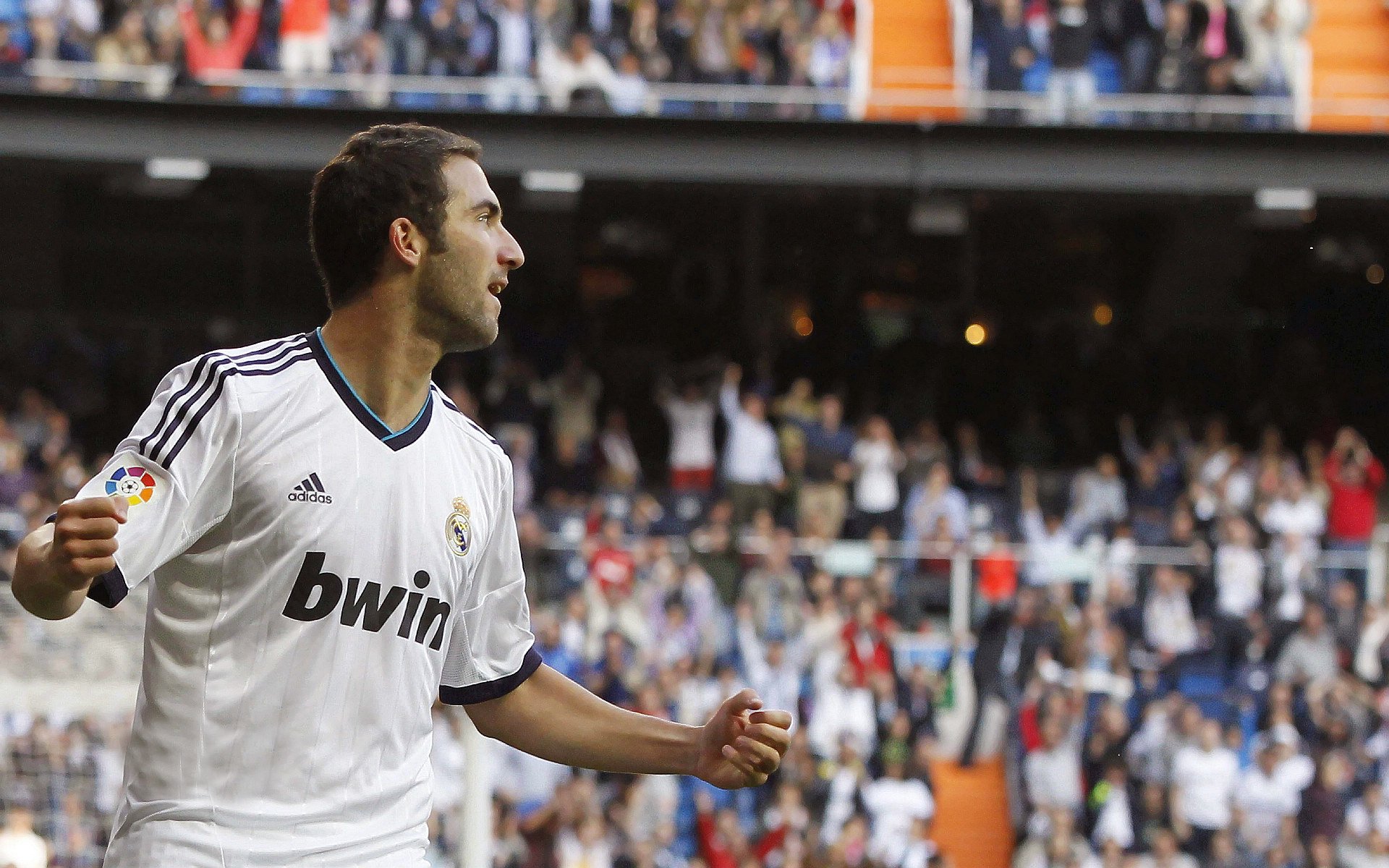 跨界焦点战，英超争冠启示与勇士全面压制的胜利密码